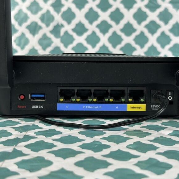 Linksys EA8300 Max-Stream Wireless AC2200 MU-MIMO‎ Tri-Band Wi-Fi Gigabit Router - Picture 5 of 8